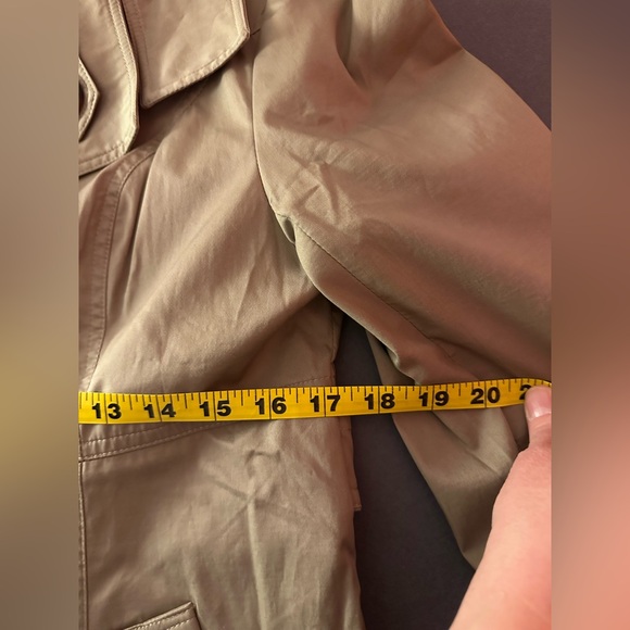 Women's Classic Tan Trench Coat - Picture 4 of 5